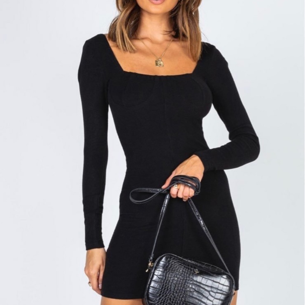Chic Black Long Sleeve Dress with Croc-Embossed Bag